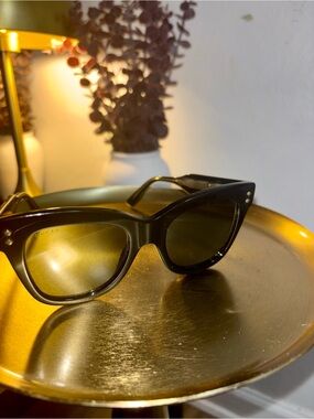 Classic Black Cat-Eye Sunglasses - Designer Style